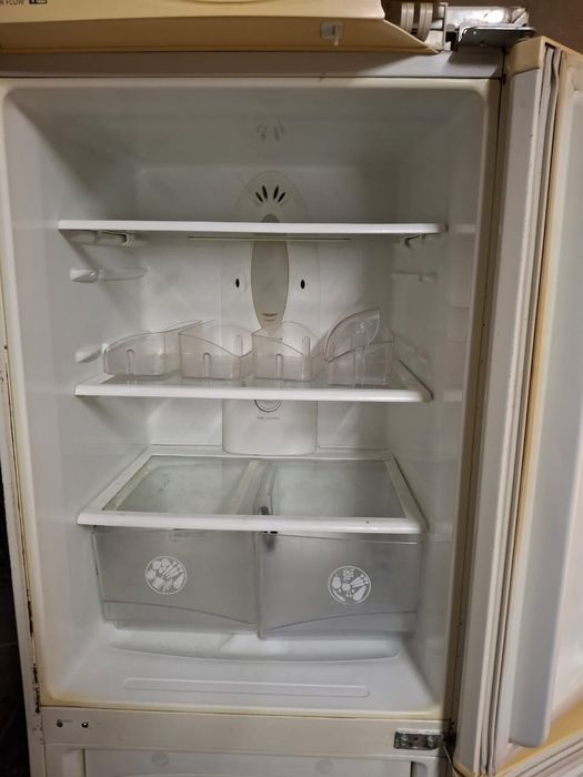 Холодильник     .