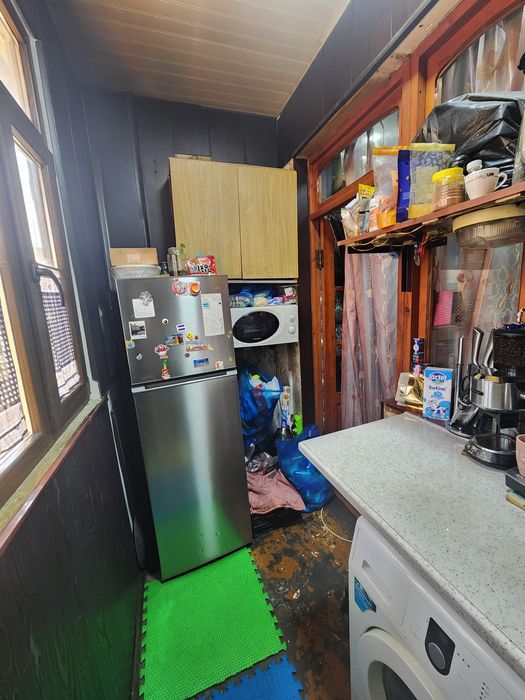 Срочно. Продаётся квартира. Двухкомнатная. Переделанная в трех. 1 этаж