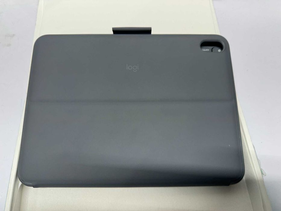 Клавиатура - Logitech Slim Folio for iPad 10th Gen