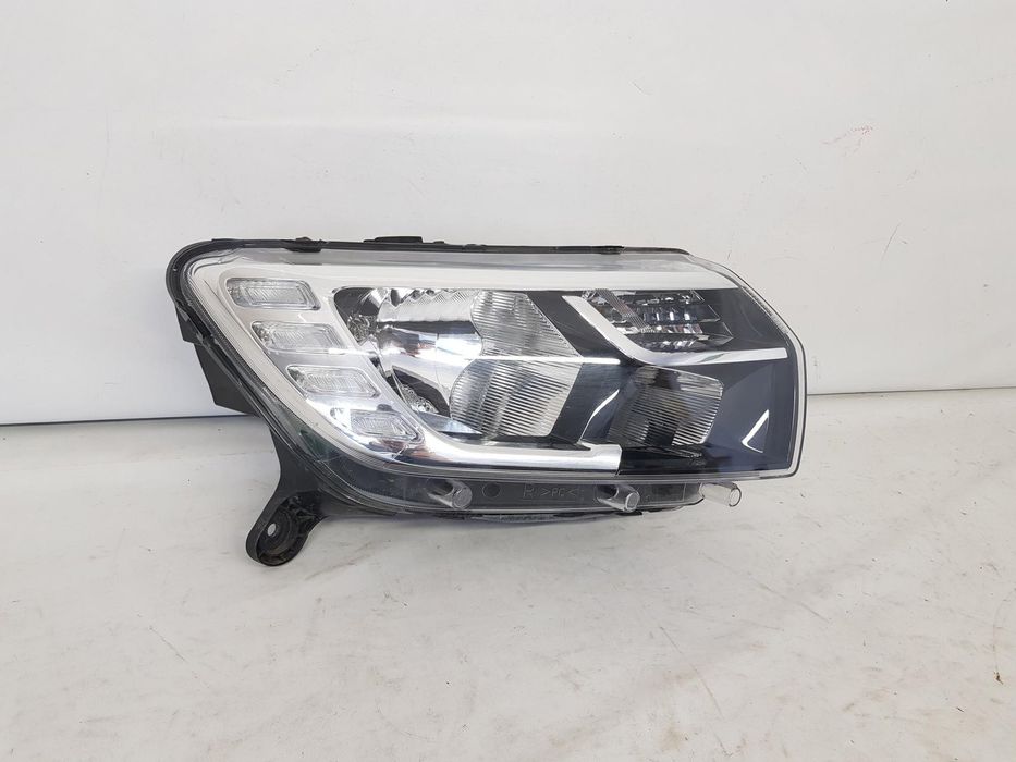 Far dreapta Dacia Logan 2 Sandero 2 facelift dupa 2017