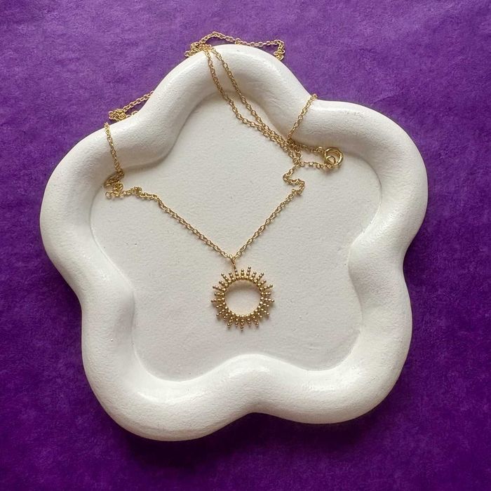 Colier argint Flora, placat cu aur 24K, cu pandantiv în formă de soare