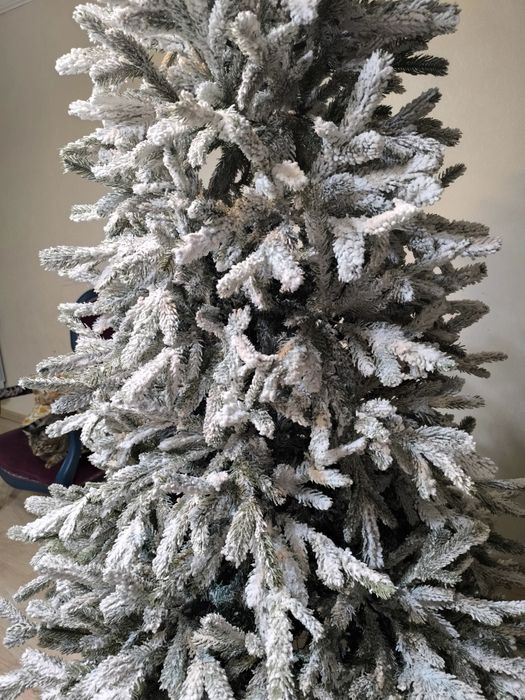 Продается Новогодняя Ёлка.