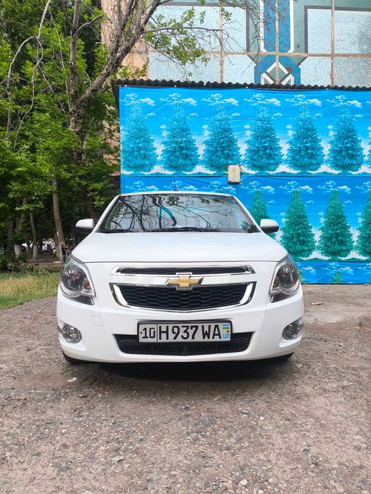 Продам автомобиль кобальт.