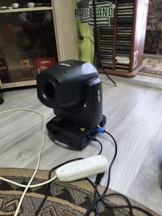 Vand Lumini Moving Head noi 200 w Led 3 in 1 cinci prisme 1500 Ron buc