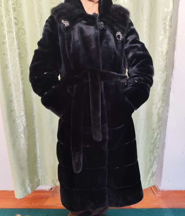 Продается шүба. Черного цвета.