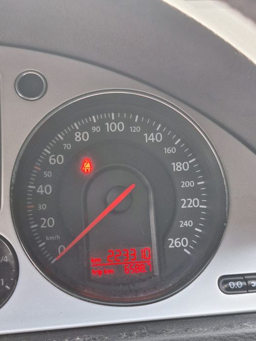 Vând Volkswagen Passat B6