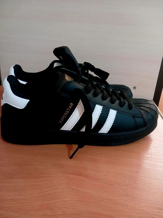 Продам красовки Adidas