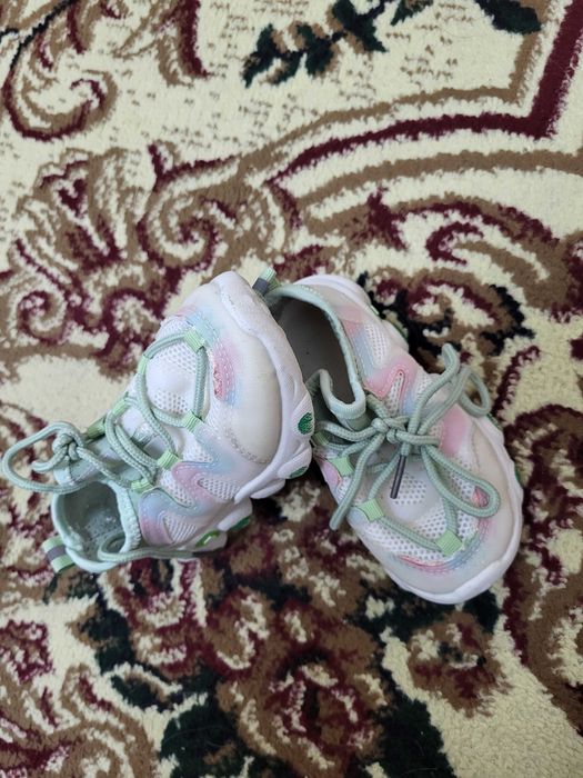 Детские кроссовки