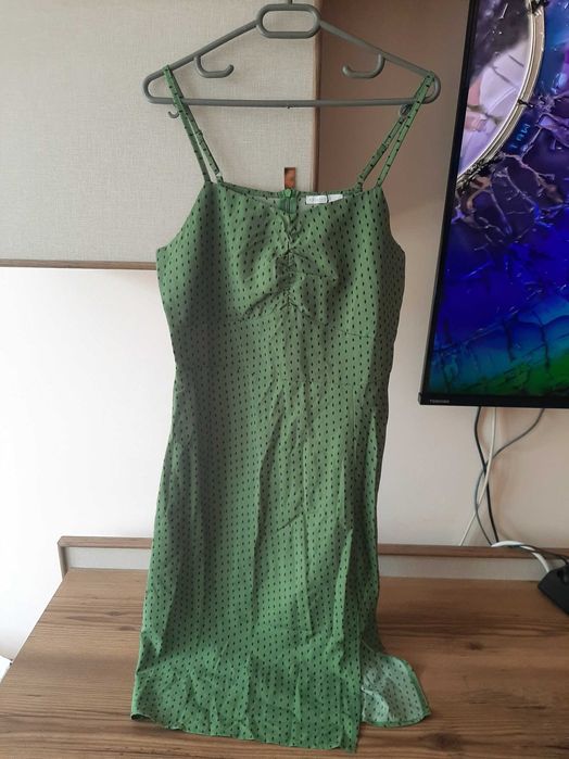 Зелена лятна рокля на точки
