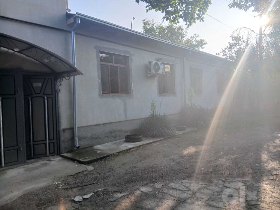 Ховли уй сотилади 6сотих 8хона