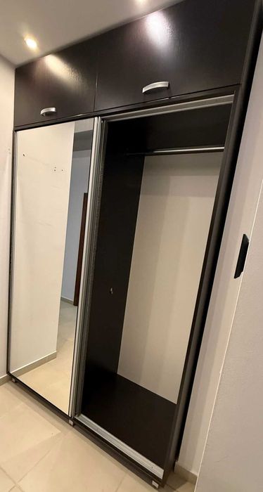 Dressing cu 2 usi glisante si Oglinda; Dulap de hol cu bara umerase