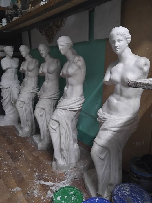 Скульптуры, Статуи.