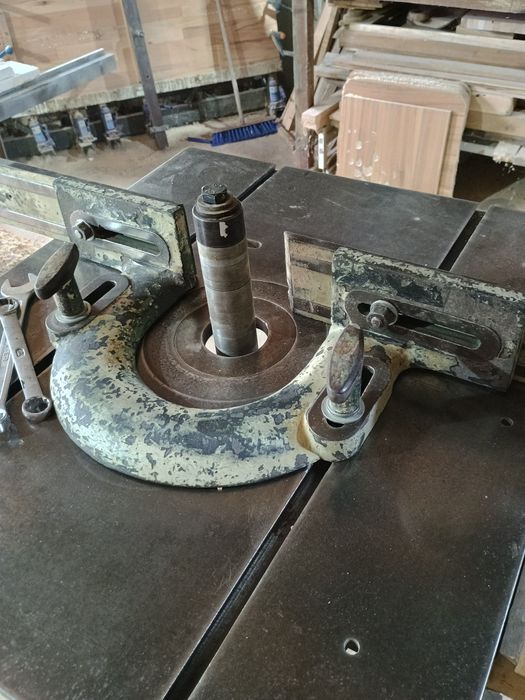 Freza de tâmplărie cu ax de 30 mm