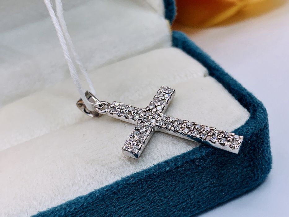 Классический золотой кулон – Крест Христианский с бриллиантами