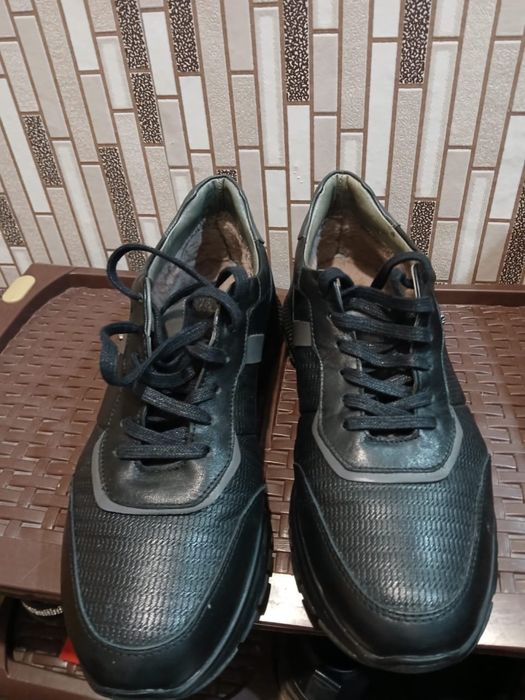 Продам зимние кроссовки