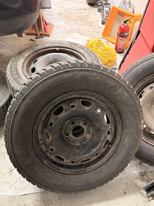 Зимни гуми 185 70 14 с джанти vw 5 100