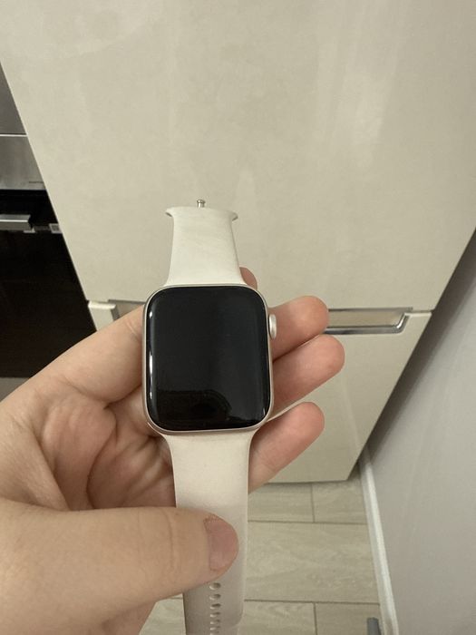 Продам Apple watch SE