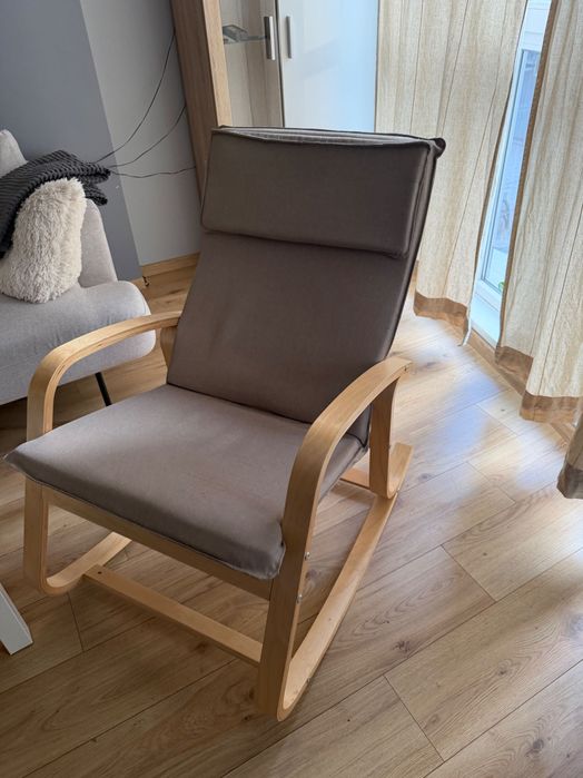 Люлеещ дървен стол