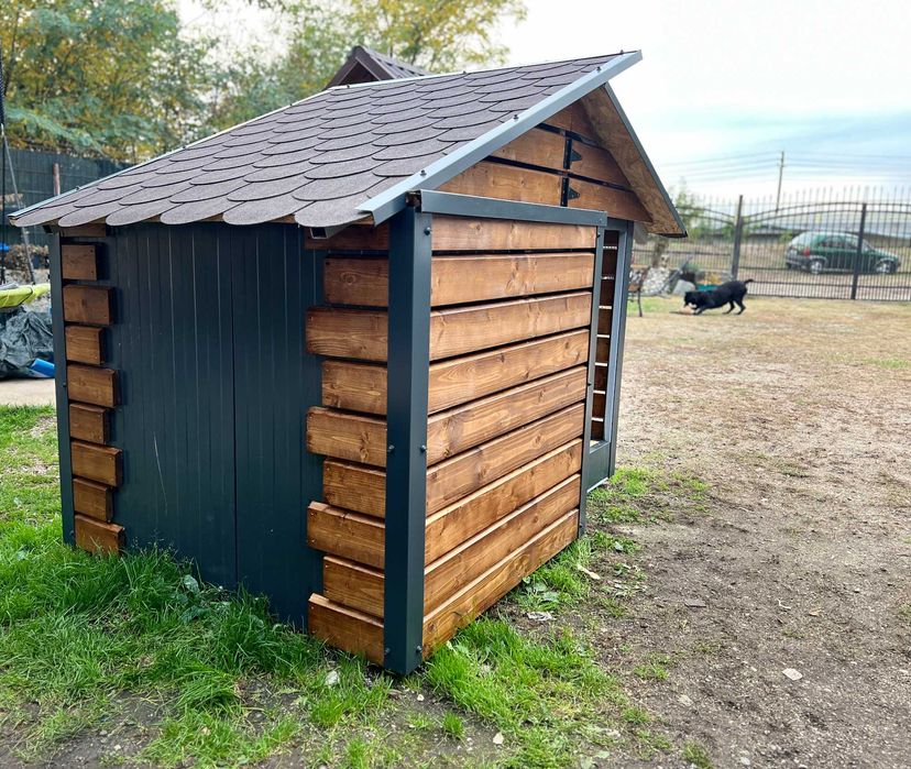 Cusca de câine termoizolata cu panouri sandwich