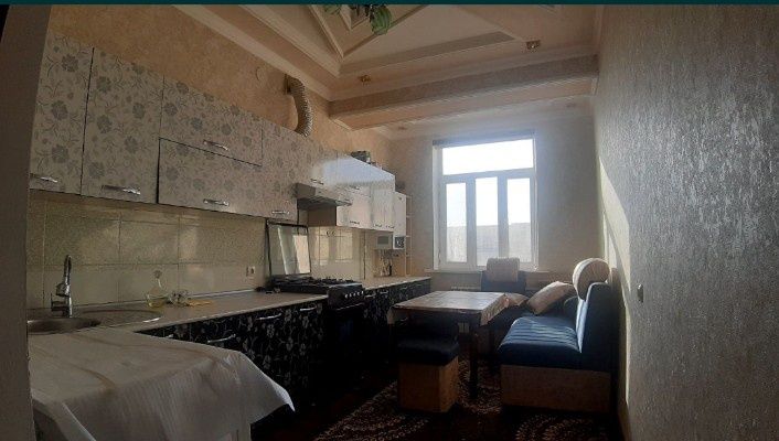 Продаётся двухкомнатная квартира в центре Нукуса