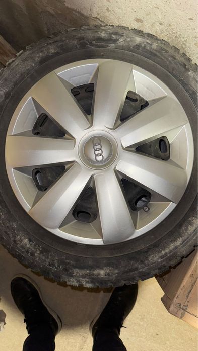 Продаю зимние шины с дисками(колпаки),в накаченным состоянии.