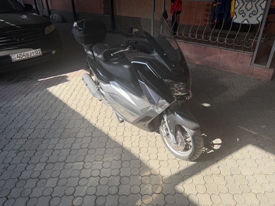 Сеутер моппед NMAX