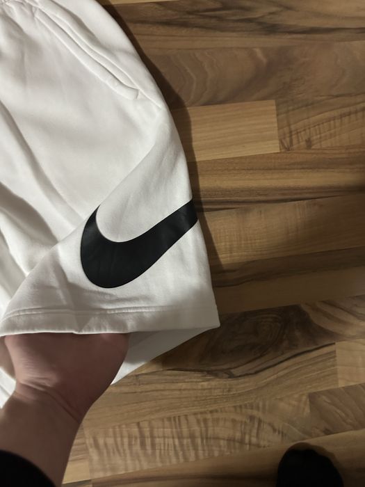 Vand Pantaloni Scurti Nike
