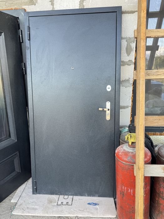 Входная дверь железная
