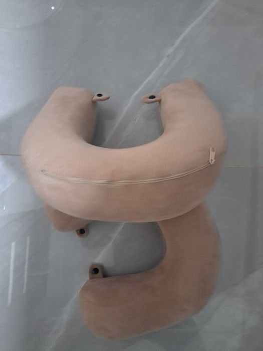 Perna de gat din spuma și husa avion mașina