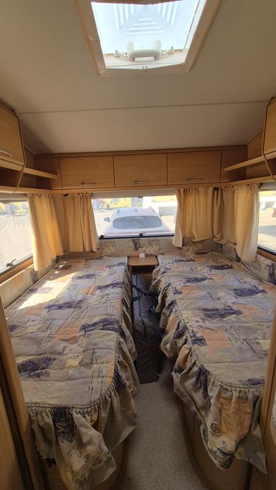 Rulota Knaus 550 2001, panouri, cort