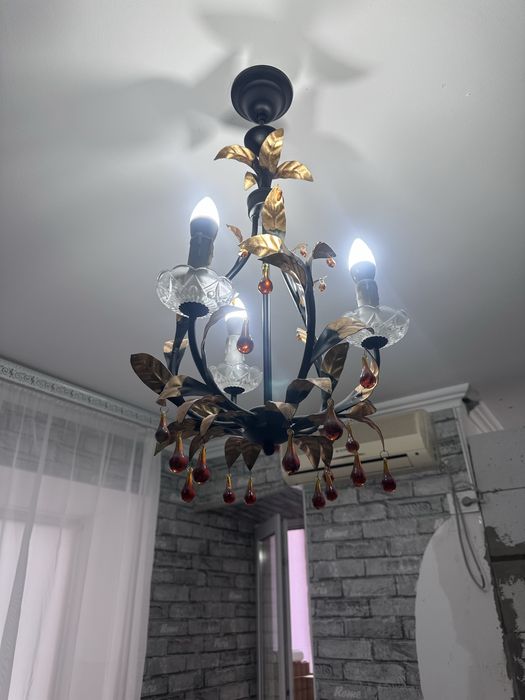 Продам люстру в хорошем состояние