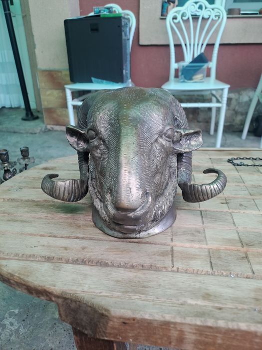 Cap berbec bronz