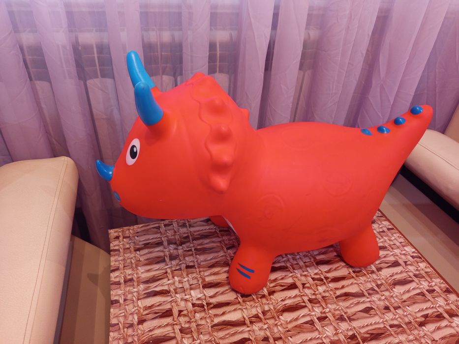 Для детей дракон резиновый .