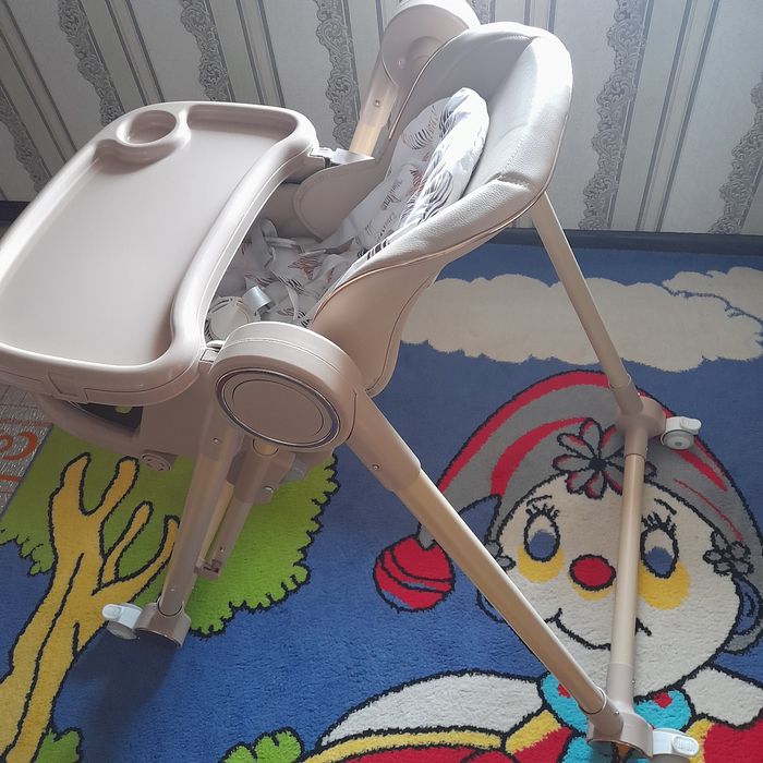 Bolalar stoli va halganchakli