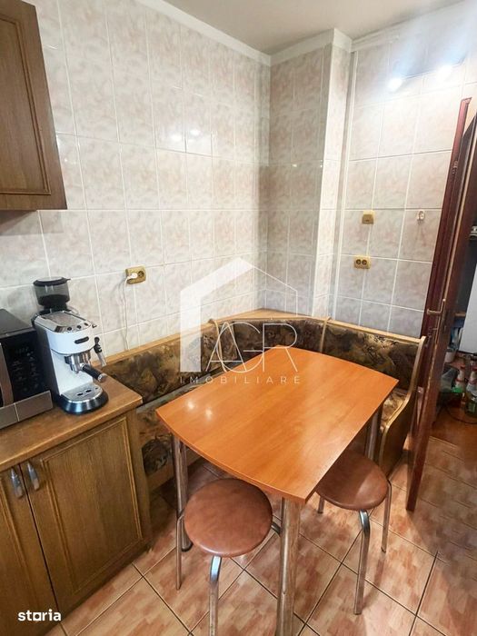 Apartament cu 3 camere, decomandat, zona 9 Mai