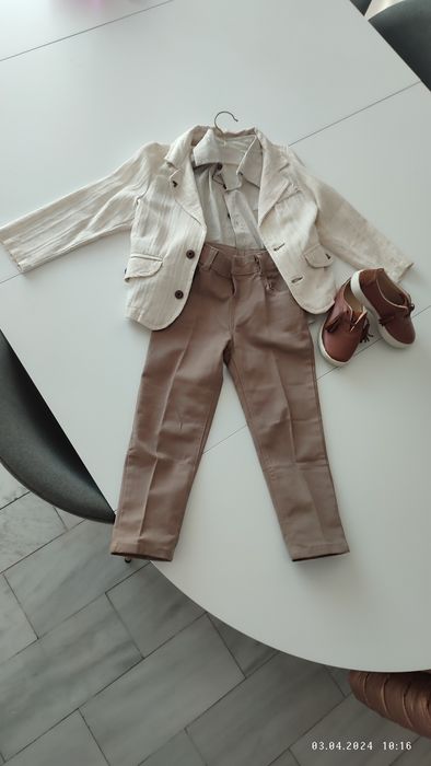 Vând 2 costume copii set 4 piese mărimea 104 și mărimea 98