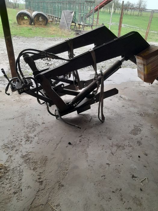 Incarcator frontal pentru tractor peste 90 cai