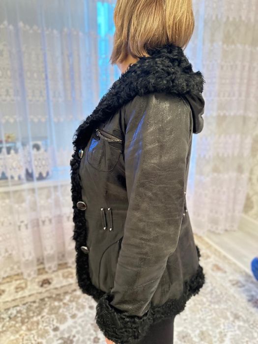 Продам куртку кожанную