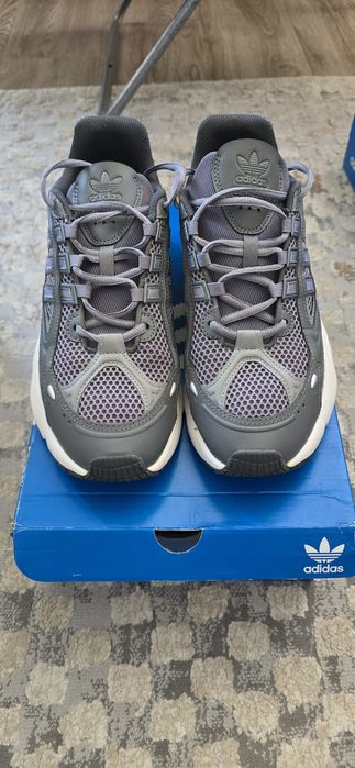 Adidas Ozmillen
Adidas Ozmillen, purtati de 2 ori, stare impecabila. M