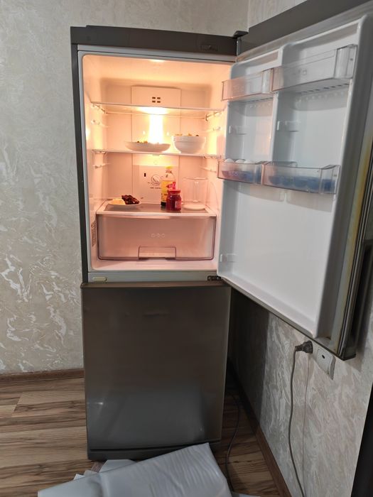 Продаю холодильник