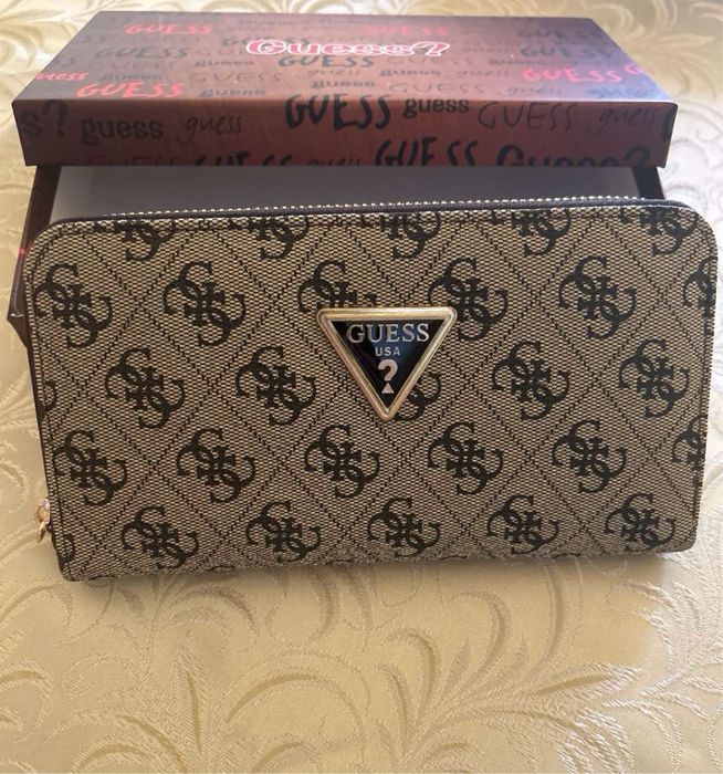 Дамски портфейл Calvin Klein ,Guess