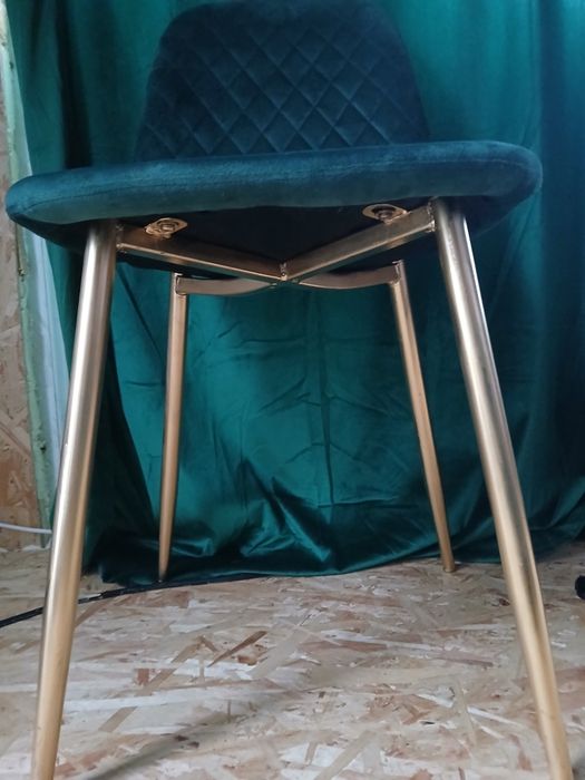 Vând  4 scaune verde smarald