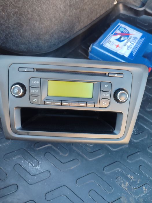 Продам магнитолу Шкода рапид