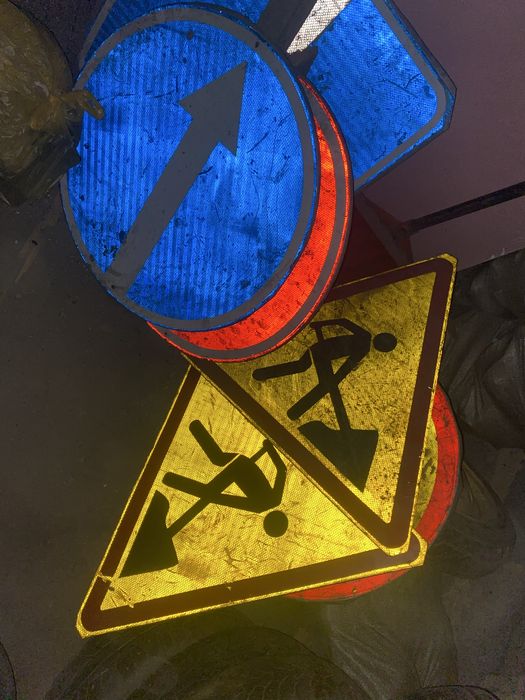 Продам дорожный знак