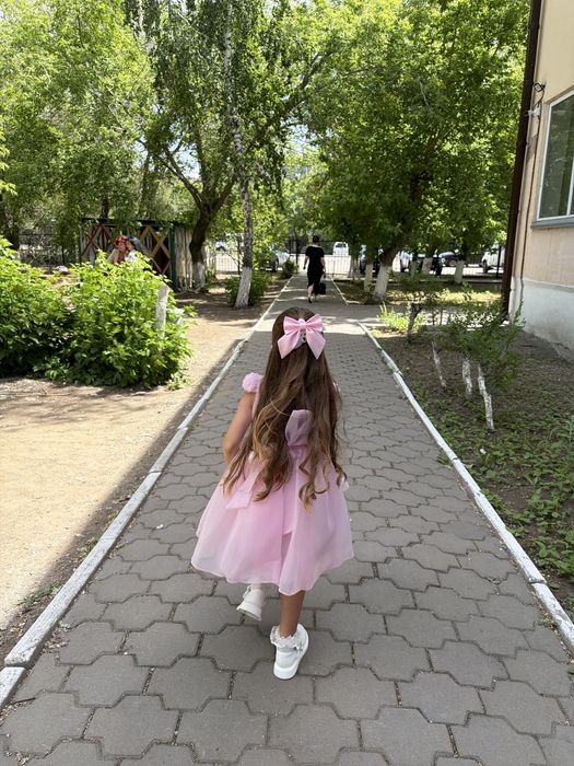 Продам платье на девочку 116 на 5-6 лет