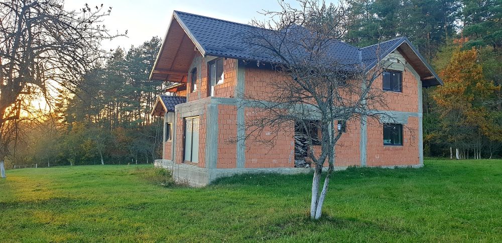 Casă la roșu in judetul Arges