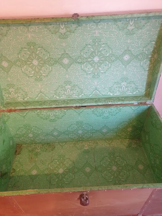 Продам телевизор с тумбочкой