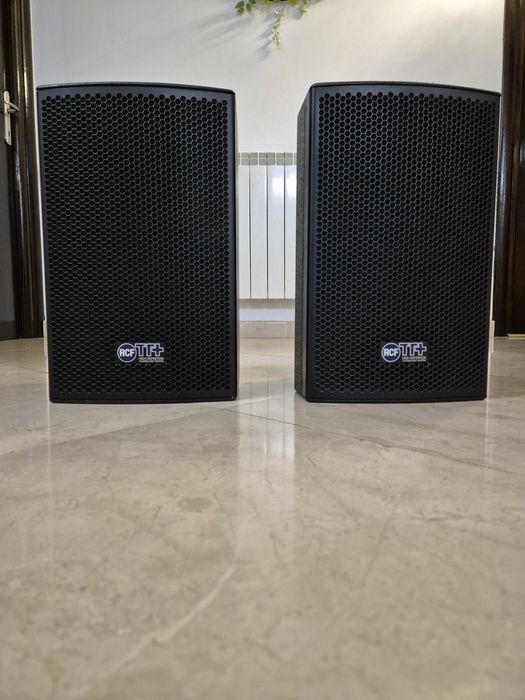Vand Boxe  RCF TT 08 de 400 w monitoare pasive impecabile