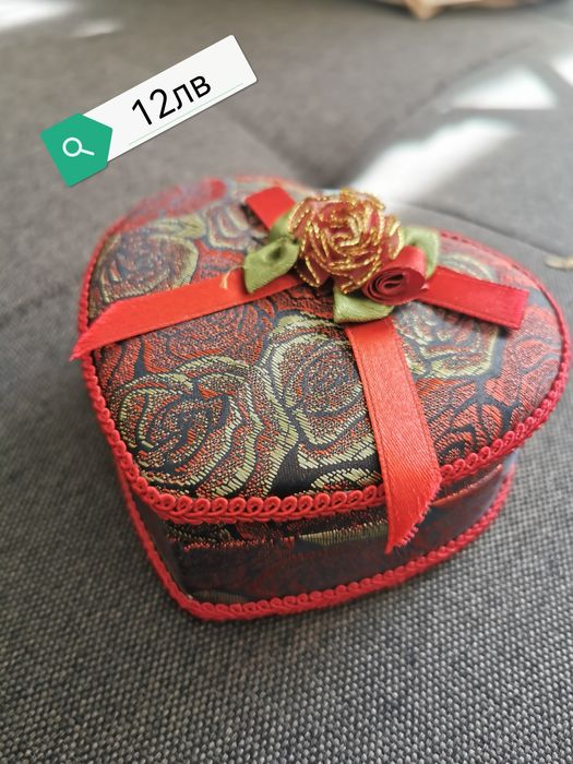 Аксесоари за коса и тяло, обици, синджирчета, кутия за бижута