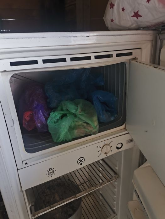 Продам холодильник стоял на даче